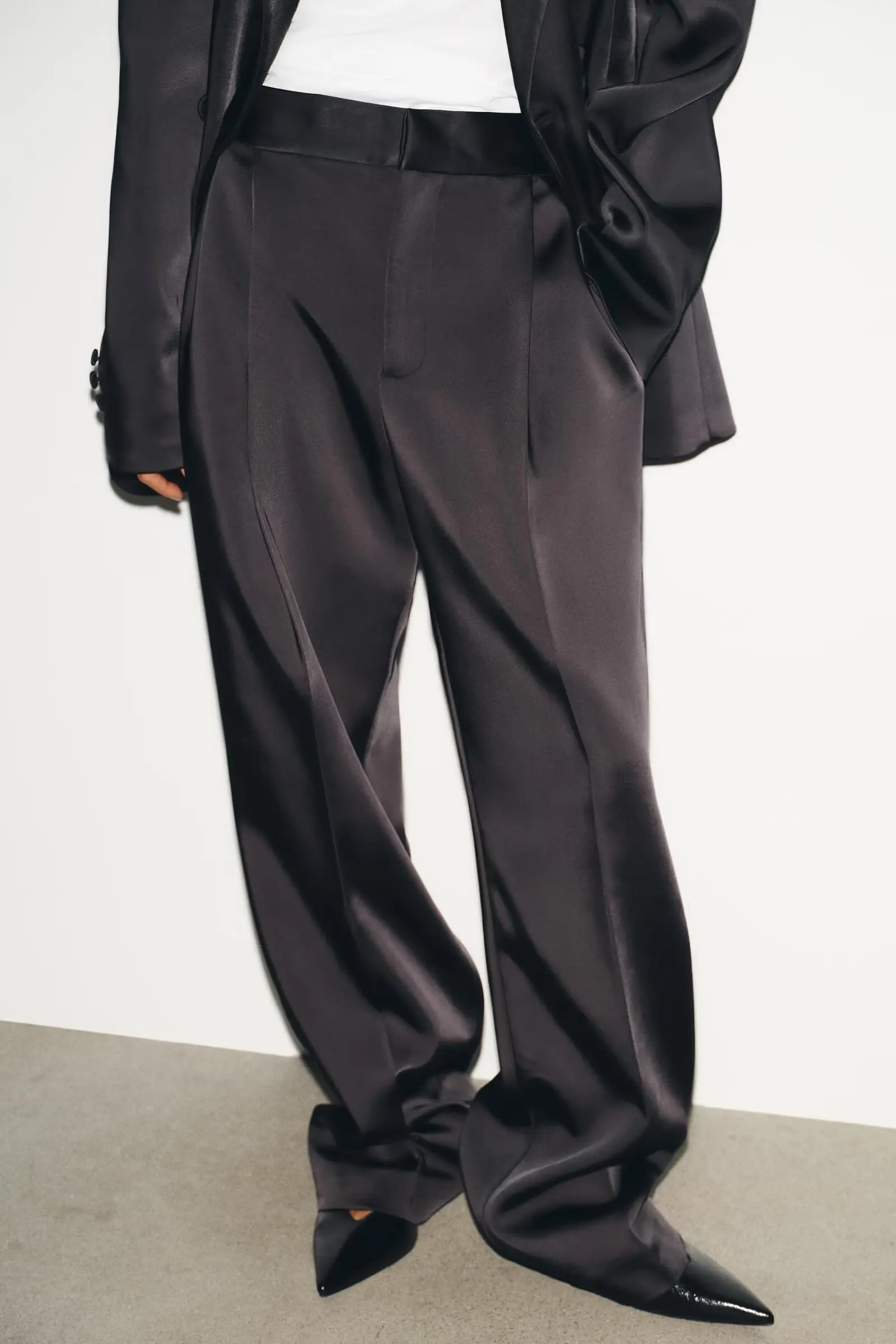 2025, neue Damenbekleidung: Modische, vielseitige, plissierte, hoch taillierte Hose mit weitem Bein im europäischen und amerikanischen Stil