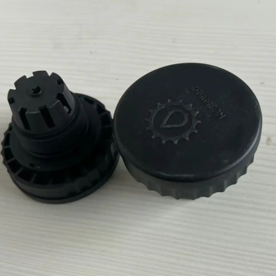 Valt 904/1054/1204/1354 Tractor RE259557 Riser Rear Axle Hydraulic Oil Filler Cover