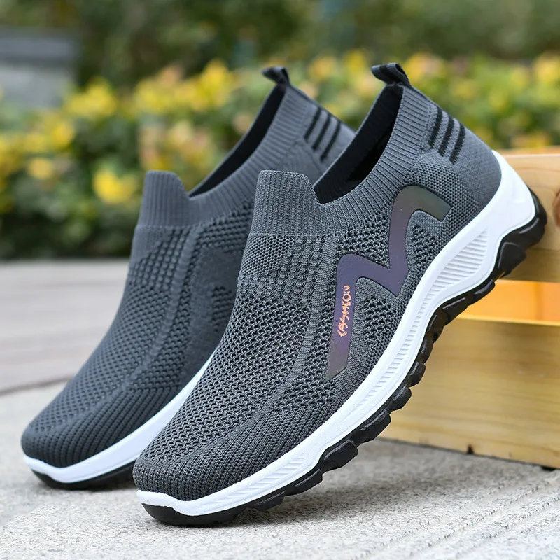 Spring and Summer Hot Selling Mesh Men's Sports Shoes with Soft Soles and Soft Surfaces