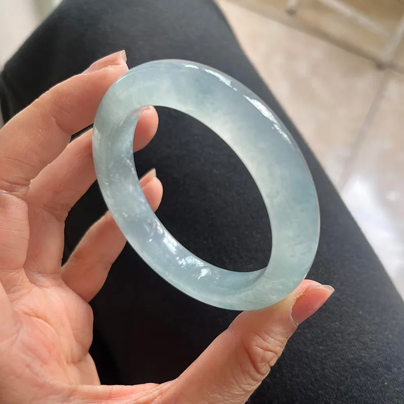 

"Ice Transparent Light Luxury Women's Simple Bracelet, Suitable for Daily Wear and Accessories