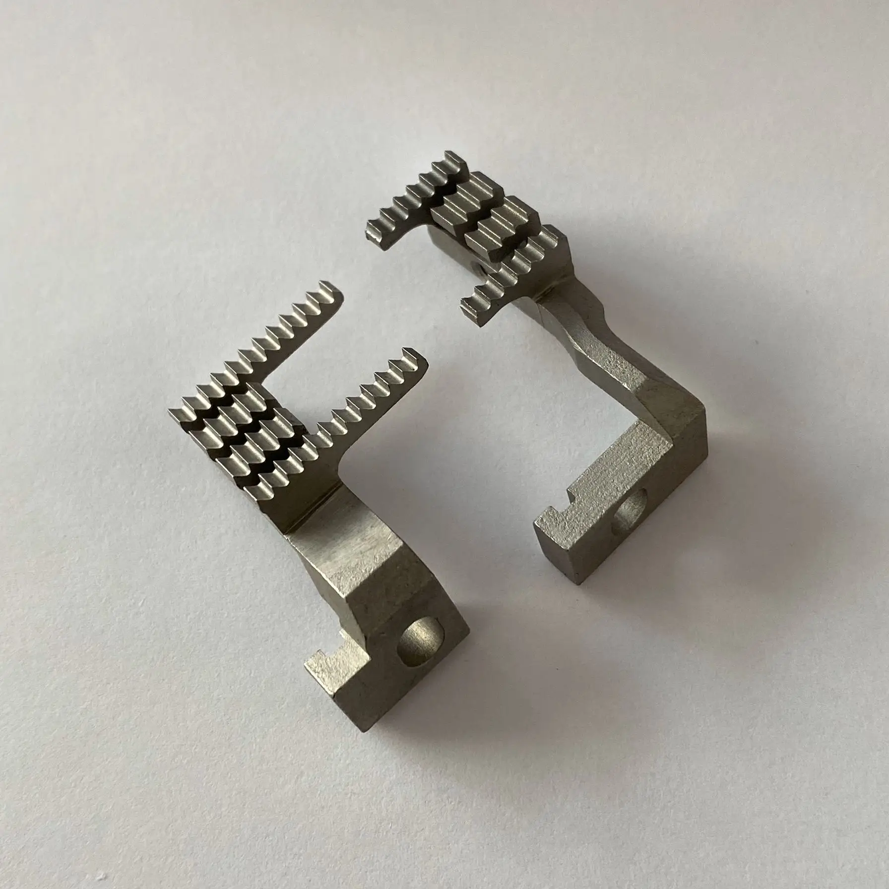 

Master Mj2600 Three Needle Abd Five Line Flat Lock Machine Teeth, Square Toe Covering Machine Cloth Feeding Teeth