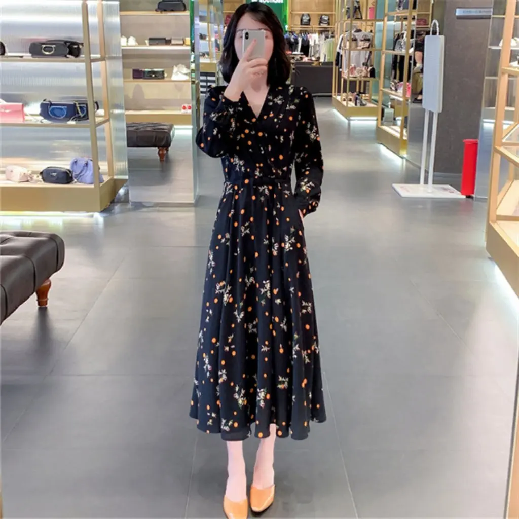 Falda adelgazante de talla grande para mujer, vestido de otoño de estilo coreano que cubre el vientre, diseño de diosa del temperamento, moda de reducción de edad