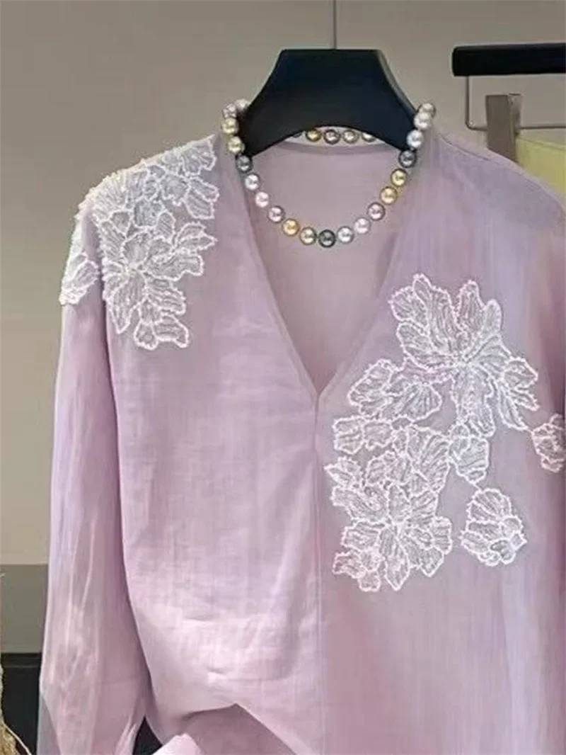 2025 nouveau printemps Vintage rose Blouse femmes décontracté lâche femmes longs hauts col en V broderie florale luxe à manches longues chemises en lin