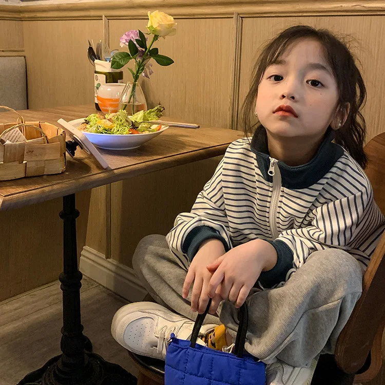 

Girls Top 2025 Autumn New Item Contrasting Thread Half Zipper Striped Sweatshirt Casual Soft Comfortable Fashionable Daily Wear