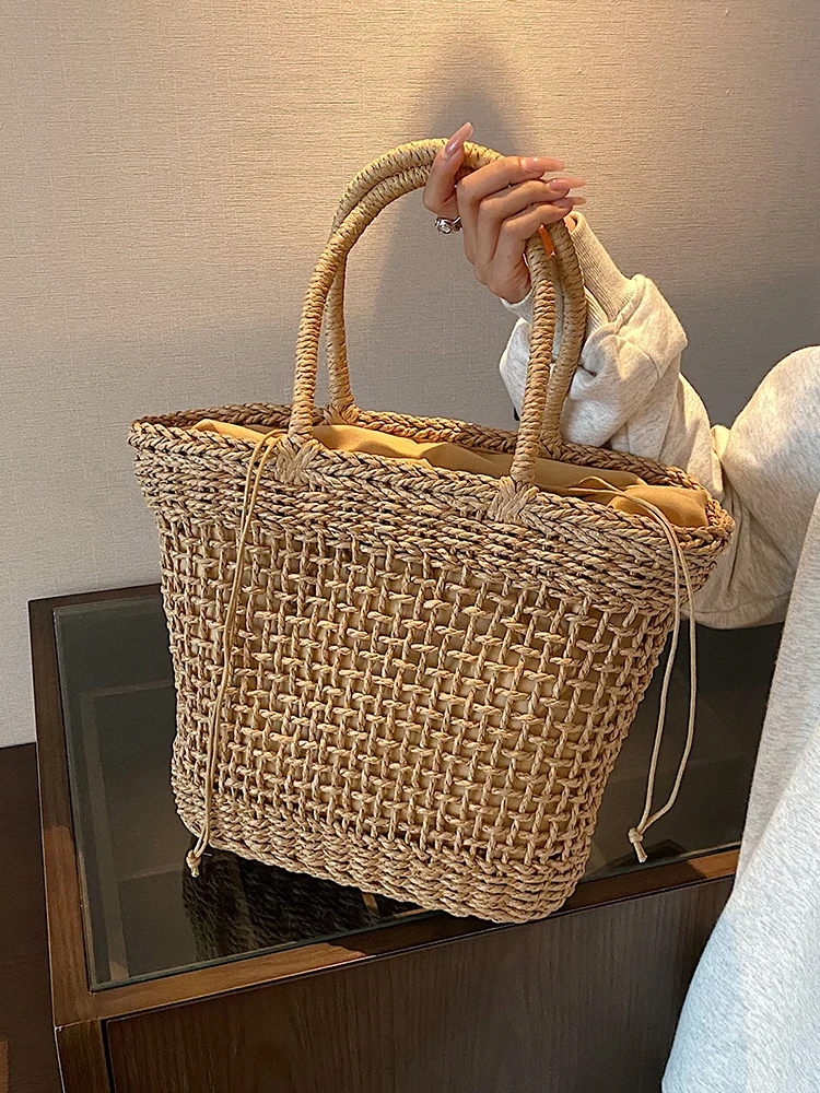 European And American Fashion Hollowed Out Woven Straw Bag With Large Capacity Bucket Type Handbag Artistic And Leisure Tote Bag