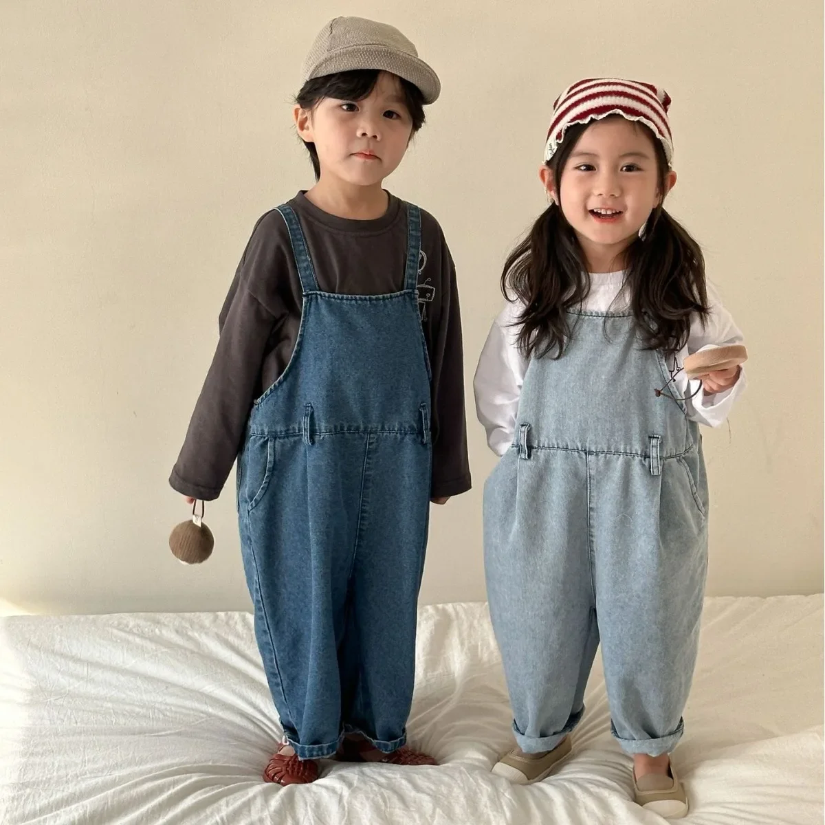 

2024 Boys Girls fashion Korean style loose denim overalls Children all-match jeans jumpsuit