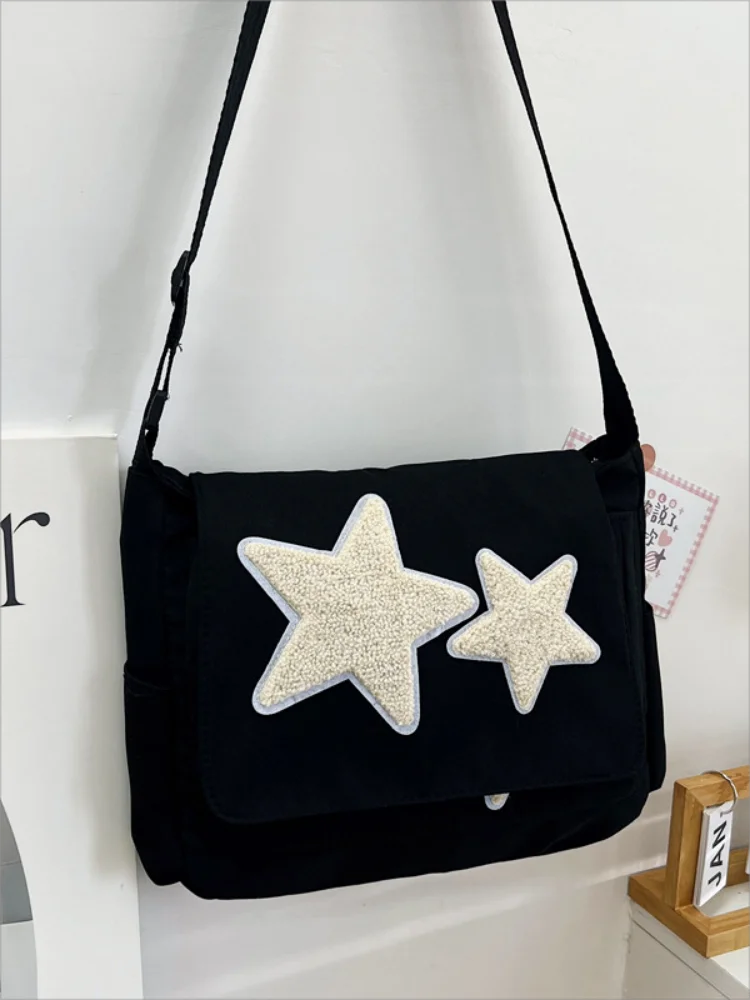 Preppy men's and women's stars are stylish and convenient shoulder bags