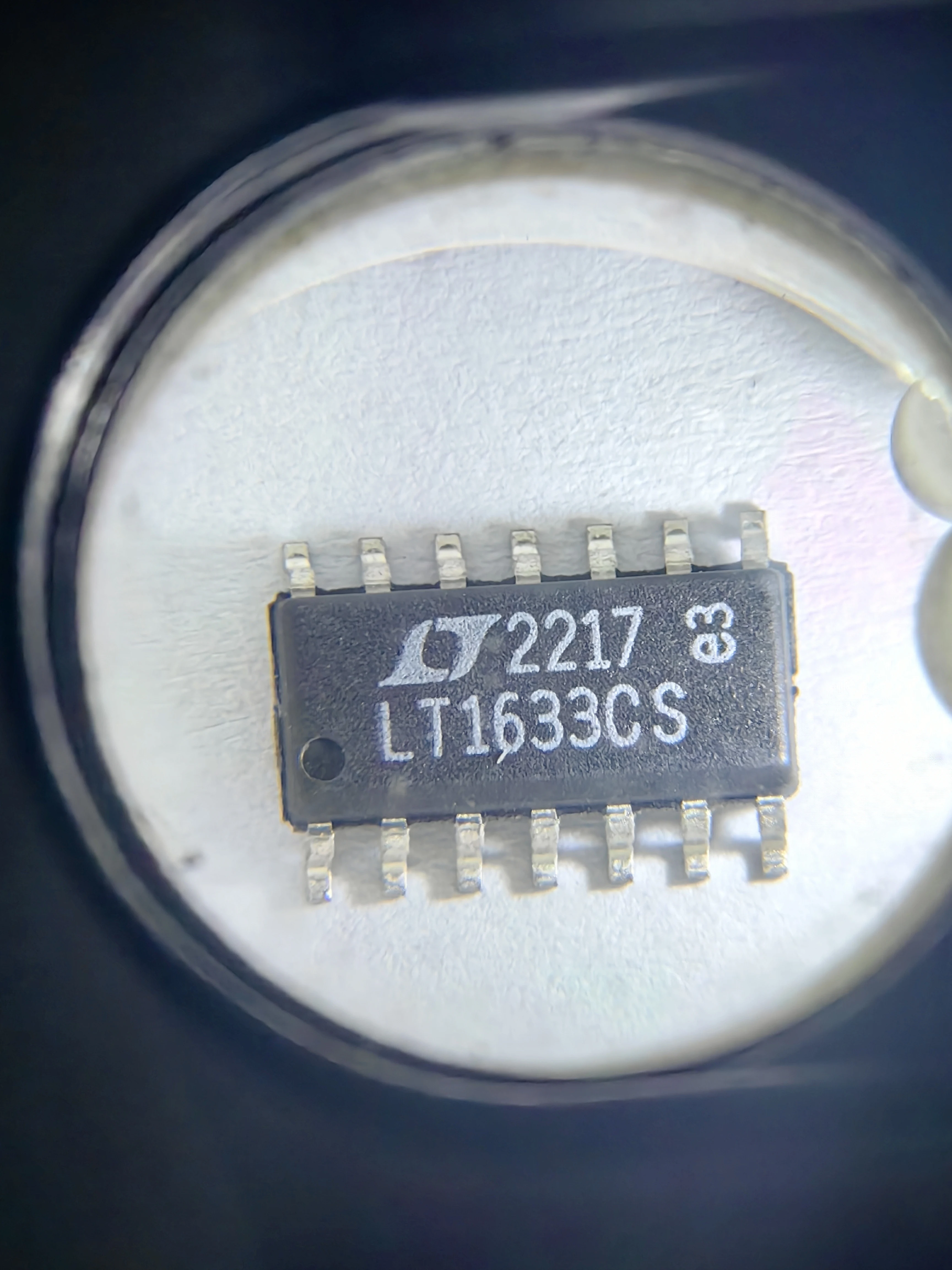 LT1633 LT1633CS - 45 ميجا هرتز، 45 فولت/ثانية، مضخم تشغيل دقيق من السكك الحديدية إلى السكك الحديدية رباعي الإدخال والإخراج