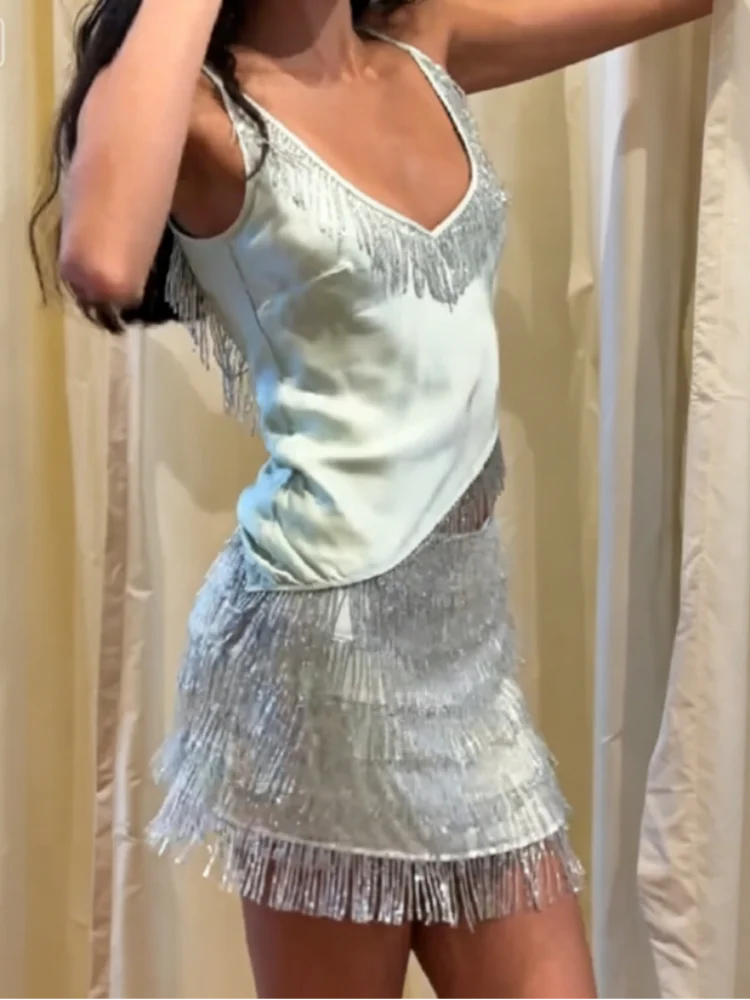 Mintgrünes Satin-Outfit mit silbernen Perlenfransen, zweiteiliges Set für Damen, V-Ausschnitt-Cami-Top, Minirock mit niedriger Taille, Party- und Clubwear-Kombination – Detail 7
