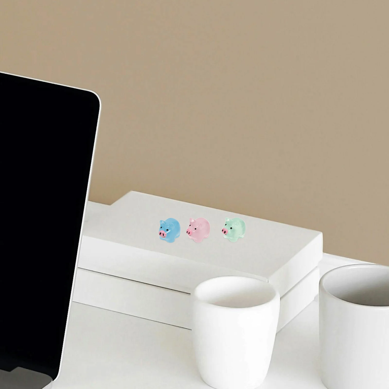 

50Pcs Glow in The Dark Miniature Pig Ornaments Resin Cartoon Figurines Garden Landscape Decor Glow in The Dark Pig Figurine