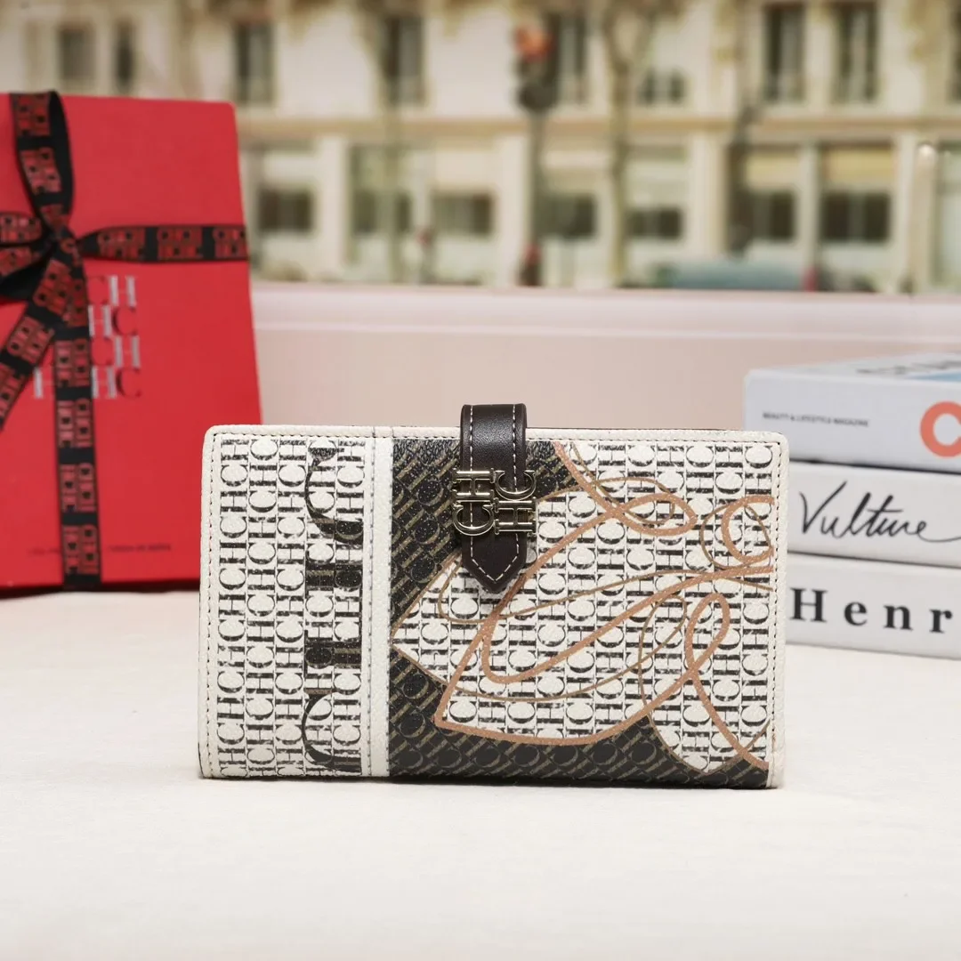 Thumbnail 3 - #35 Best Womens Wallets to Buy In 2026