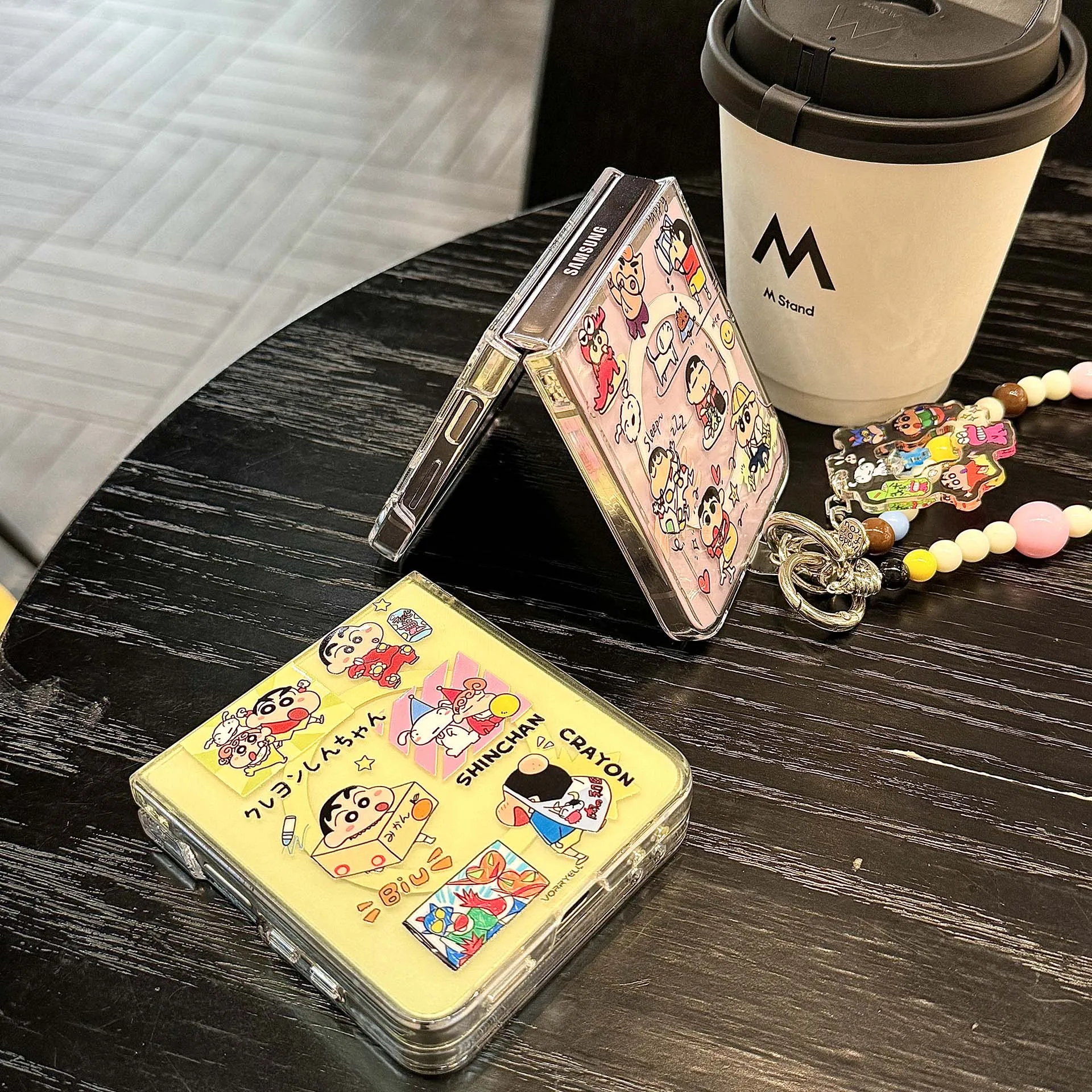 مجموعة من ثلاث قطع للتلوين شين تشان كارتون لطيف نمط شل قوس مع الحبل سامسونج غالاكسي ل Z Flip 7 Z Flip 6 Z Flip 5