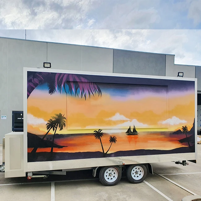 يقدم مقطورة الطعام المتنقلة خدمات توصيل الوجبات السريعة بما في ذلك عربات البرجر وخدمة القهوة، مناسبة لأطعمة الشوارع