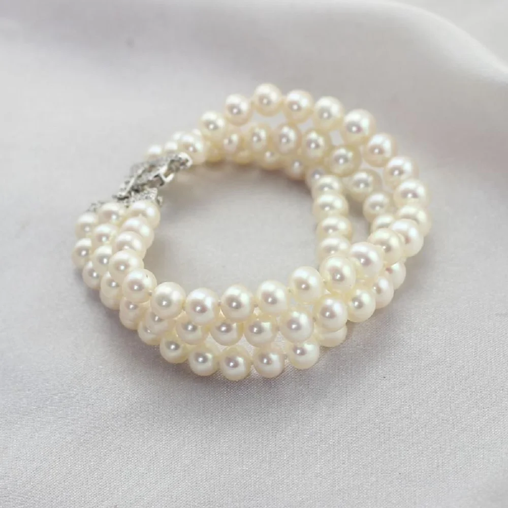 Beautiful bracelet AAAA 5-6mm Japanese round pearl bracelet with multiple layers of pearls and 3 rows, 7.5-8inch