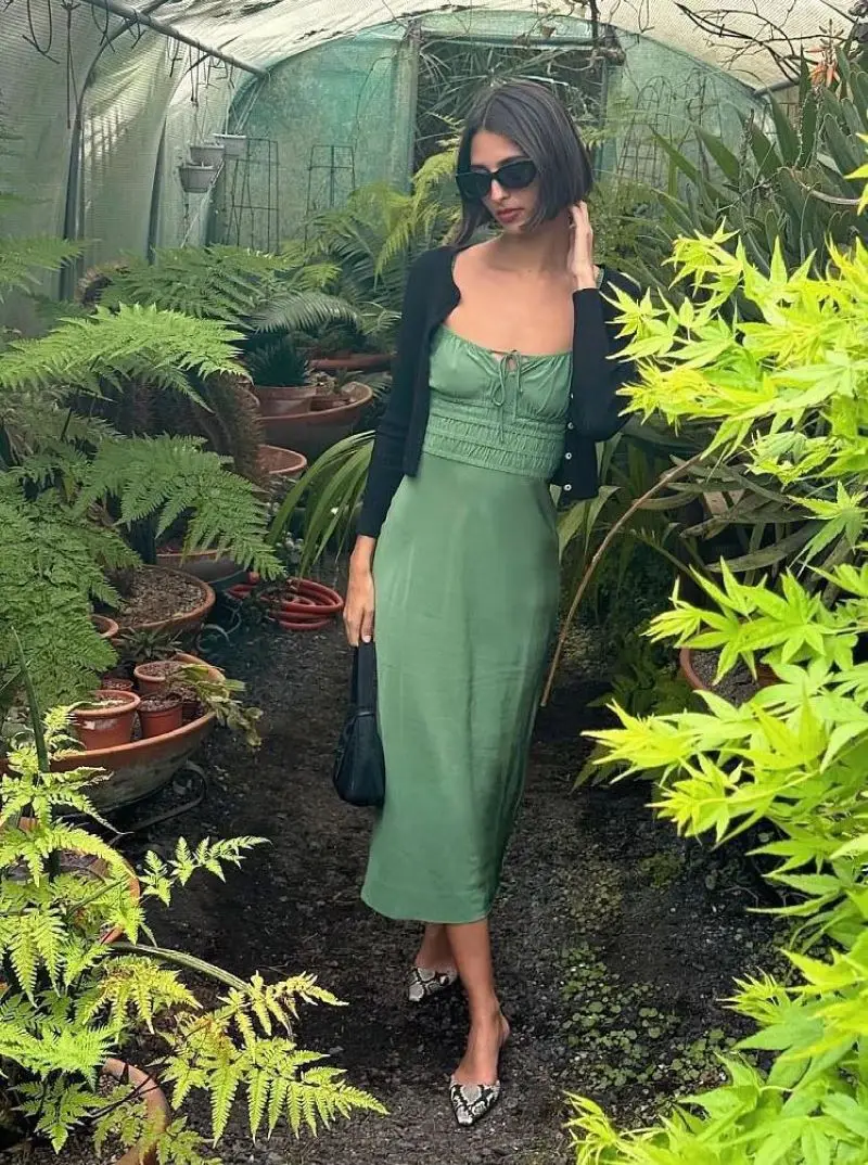 

Women Green or Black Silk Sling Robe Elastic Waist Sleeveless Slim Midi Dress