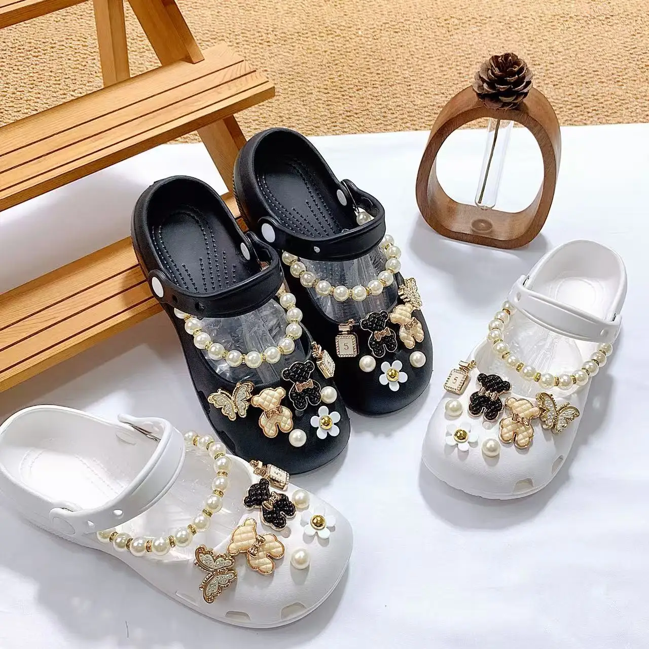 Exquisite Women's Shoes with Pearl Chain and Hole Shoe Accessories, Mary Jane Hole Shoes with Bear and Butterfly Rhinestone Shoe Charms, DIY Shoe Buckles, Beach Sandals