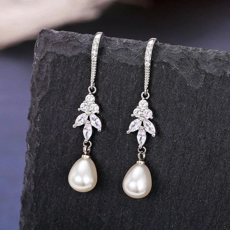 

Temperament Luxury long imitation pearl earrings, new banquet anniversary women's ear studs, hooked water drop earrings