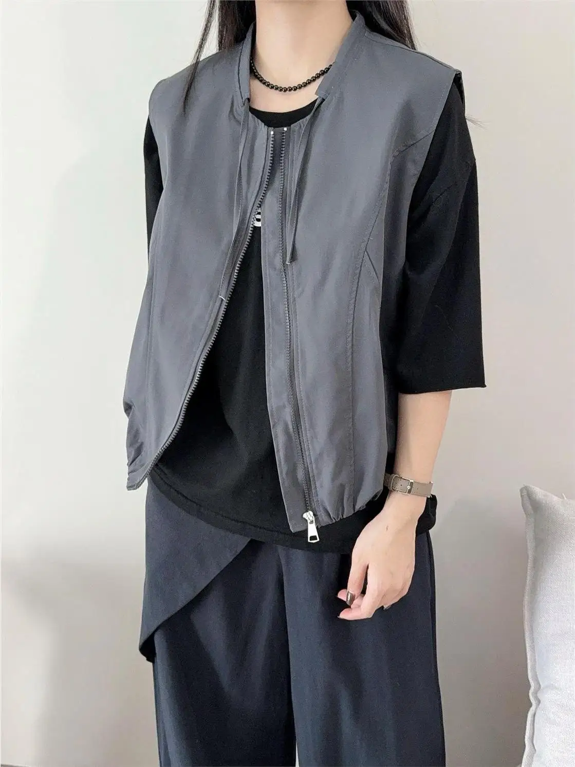 เสื้อกั๊กทรงกลมสีพื้นสไตล์เกาหลีสำหรับผู้หญิง ใส่สบายๆ ช่วงต้นฤดูใบไม้ร่วง เหมาะสำหรับใส่ไปทำงาน มีแผ่นเสริมไหล่