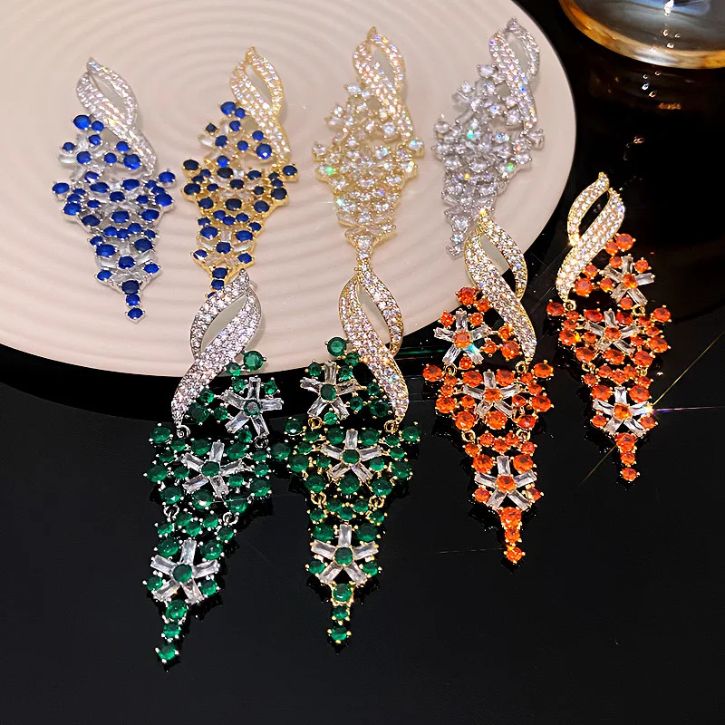 

Exaggerated and glamorous zircon earrings for evening banquets and runway dress pairing in European and American fashion
