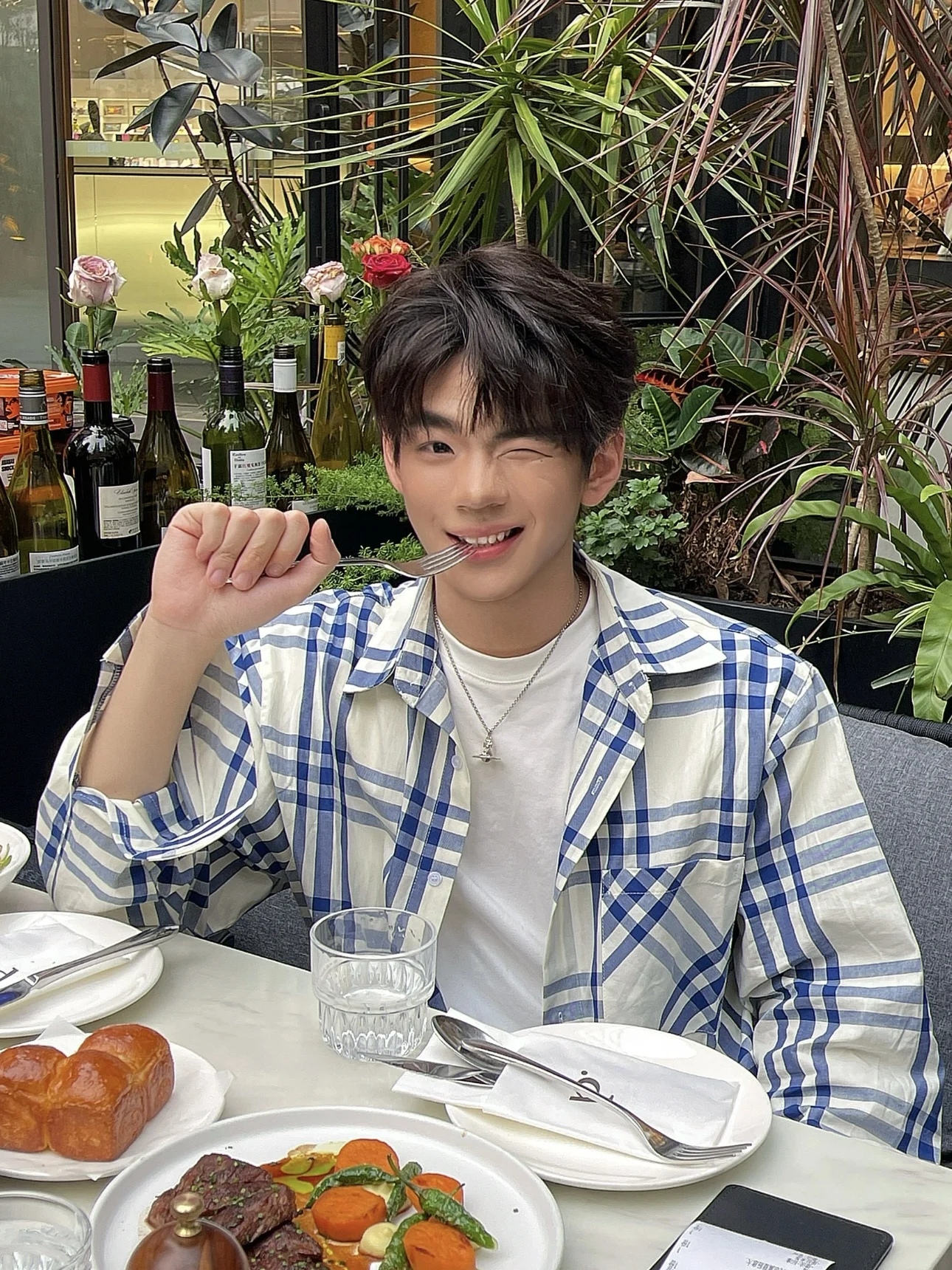 

Blue And White Plaid Long Sve irt Casual Loose Fit Men's Sle Korean Lazy Rich Sle Versatile for Both Men And Women