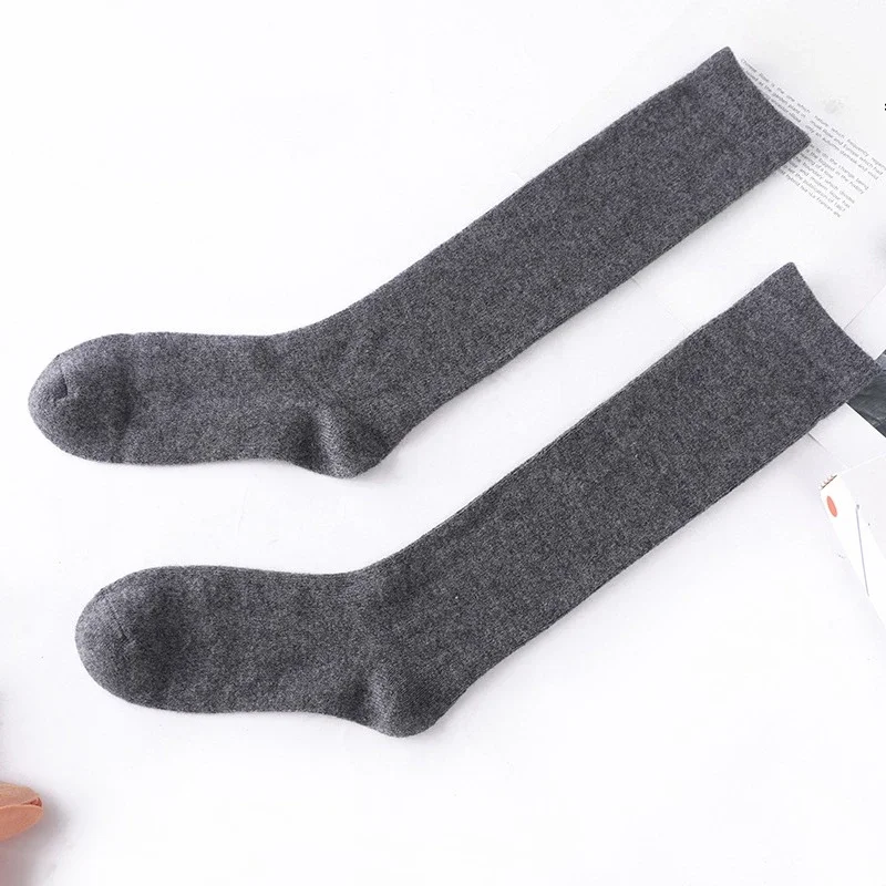 여성용 100% 울 무릎 높이 양말 따뜻한 양말 베이지색 긴 양말 부드러운 니트 양말 편안한 겨울 양말 아늑하고 스타일리시한 울 양말