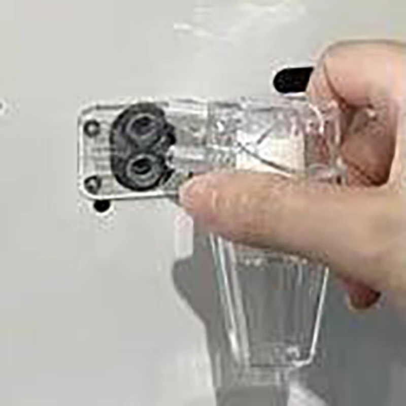 Akcesoria do urządzeń kosmetycznych: butelka z filtrem do olejków eterycznych, urządzenie z filtrem ssącym, dysza, materiały eksploatacyjne, narzędzie.