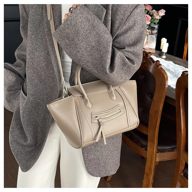 

Modish Women's Tote Bag Crafted From Creek-Printed Leather Featuring Casual Bolivia High-End Lasting Lightweight Look​