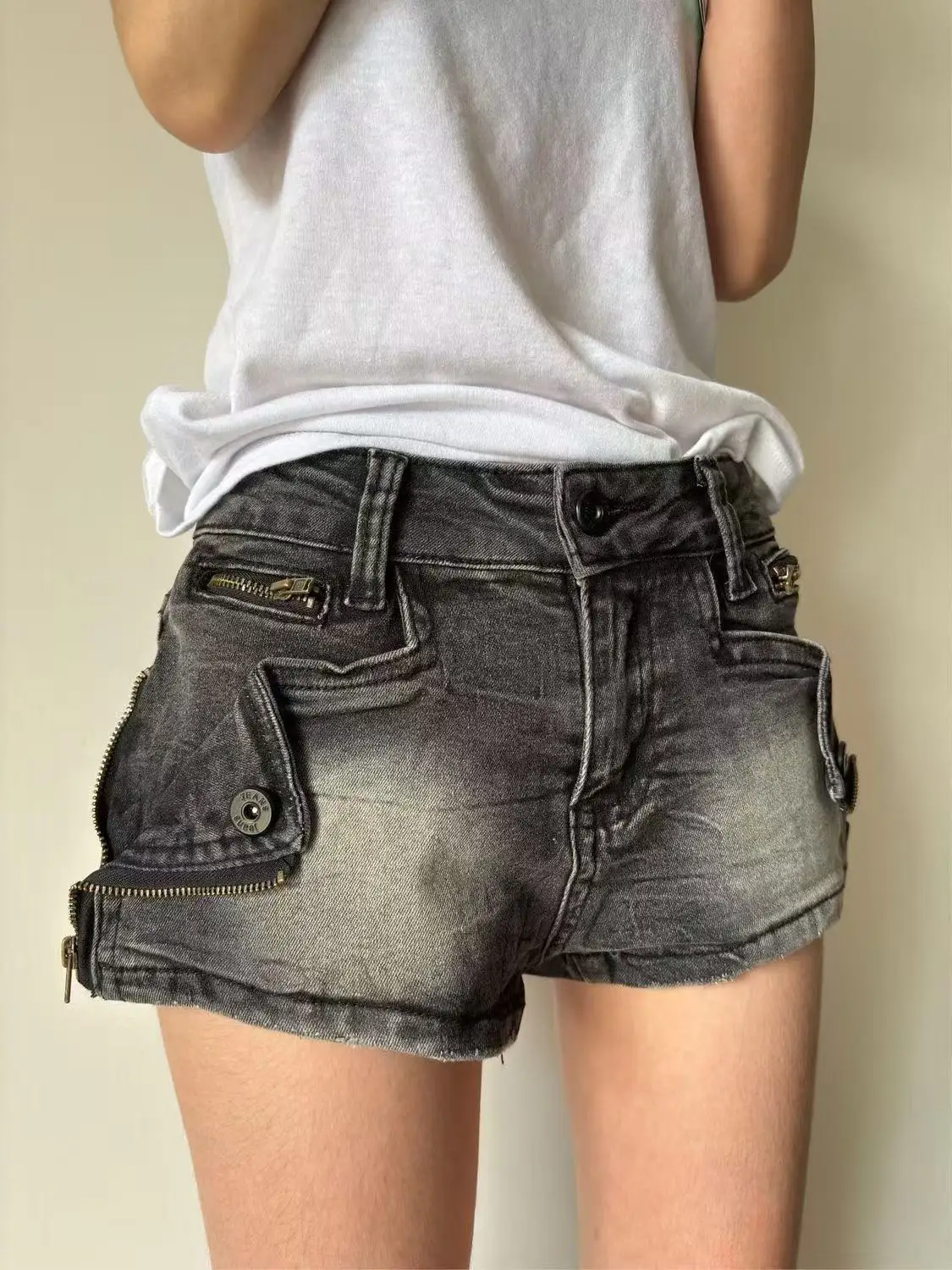 Summer Women's American Retro Workwear Denim Shorts Y2K Harajuku 2000s Fashion Denim Punk High Street Slim Casual Hot Pants view 2