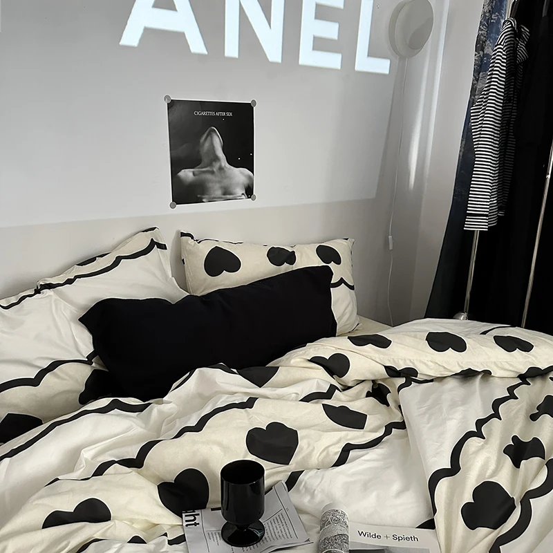 Black and White Love Heart Bed Cover Sets and Bed Sheet Pillowcase Single Twin Queen Size Simple Adult Bedding Linens NO Filling