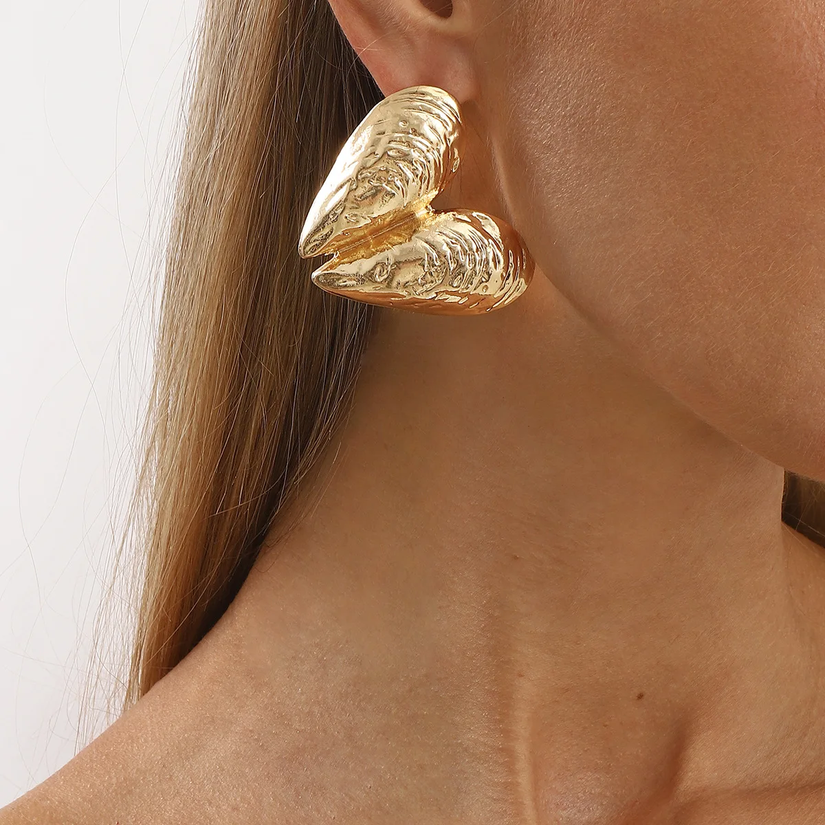 Fashion Textured Wrinkle Heart Stud Earrings for Women Exaggerated High-end Jewelry