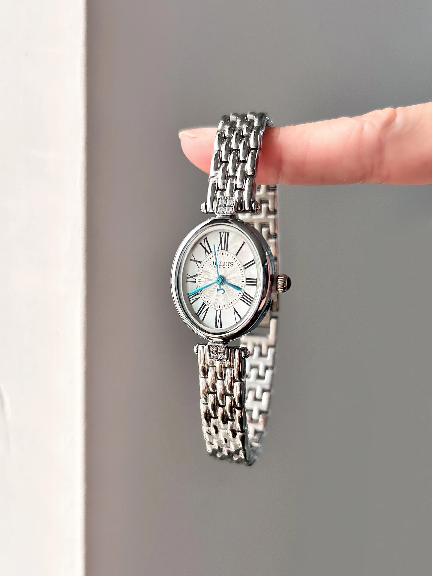 2025 New Oval Luxury High-end British Style Retro Women's Watch High Quality Luxury Watch Women's Luxury Watch