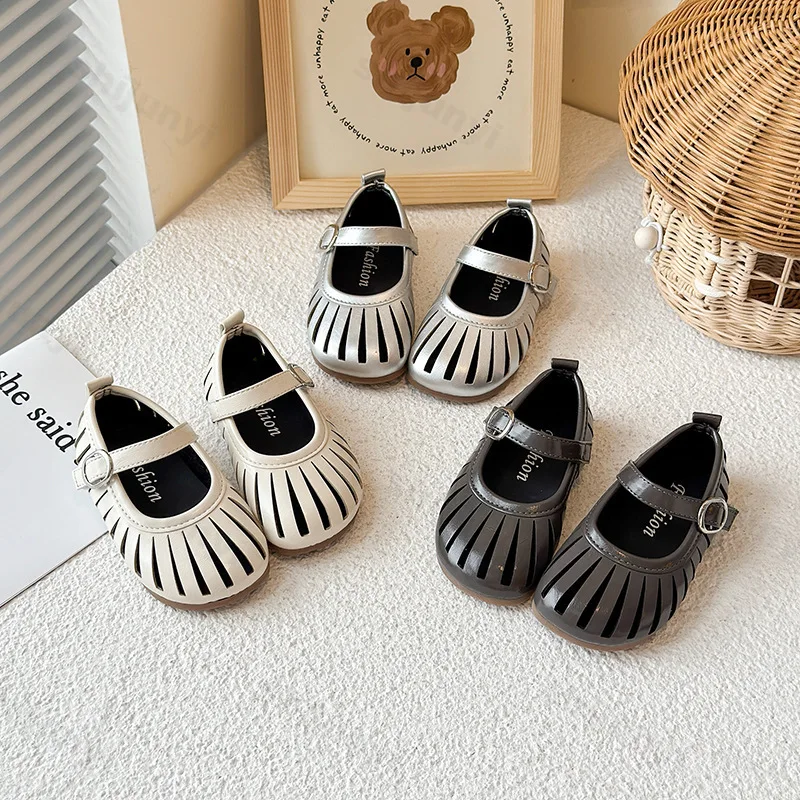 

Модные дышащие повседневные туфли на плоской подошве для девочек, лето 202, новые туфли принцессы на мягкой подошве, удобные детские сандалии