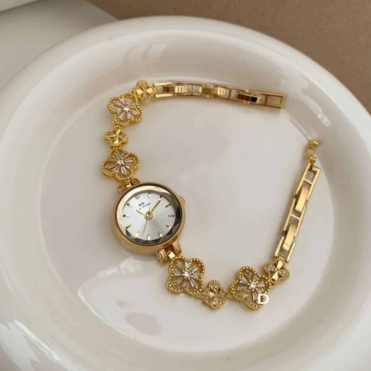 Luxury Women's Watches Elegant Fashion Clover Diamond Skeleton Bracelet Wristwatch Temperament Small Dial Quartz Ladies Watch