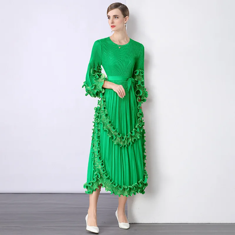 Vestido Solto com Detalhes em Ouro e Borda em Madeira, Estilo Saia de Camadas com Cintura Alta, Manga Longa para Outono