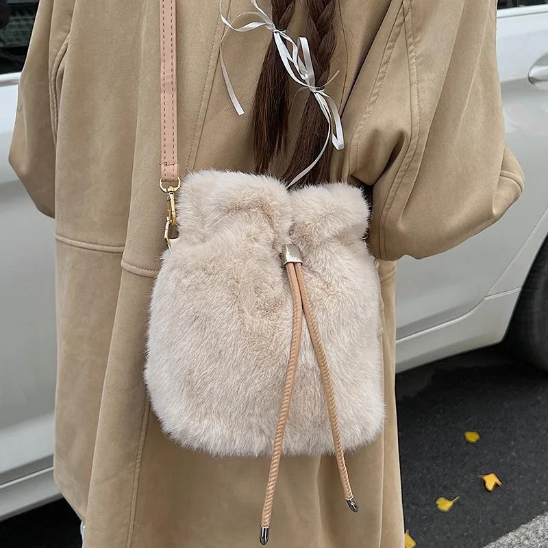 

Winter Must-Have Plush Women's Bag, New Casual Versatile Shoulder and Crossbody Boutique Bag