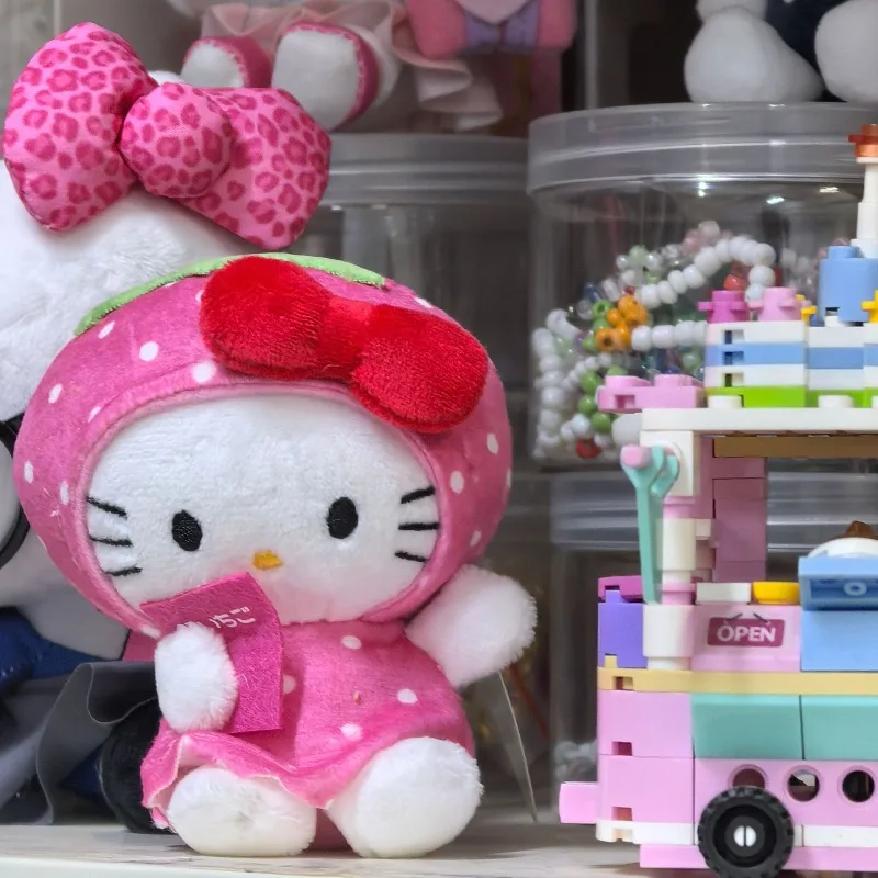 Sanrio cartoon hello kitty morango série chaveiro de pelúcia pingente mochila diária decoração de moda personalizada