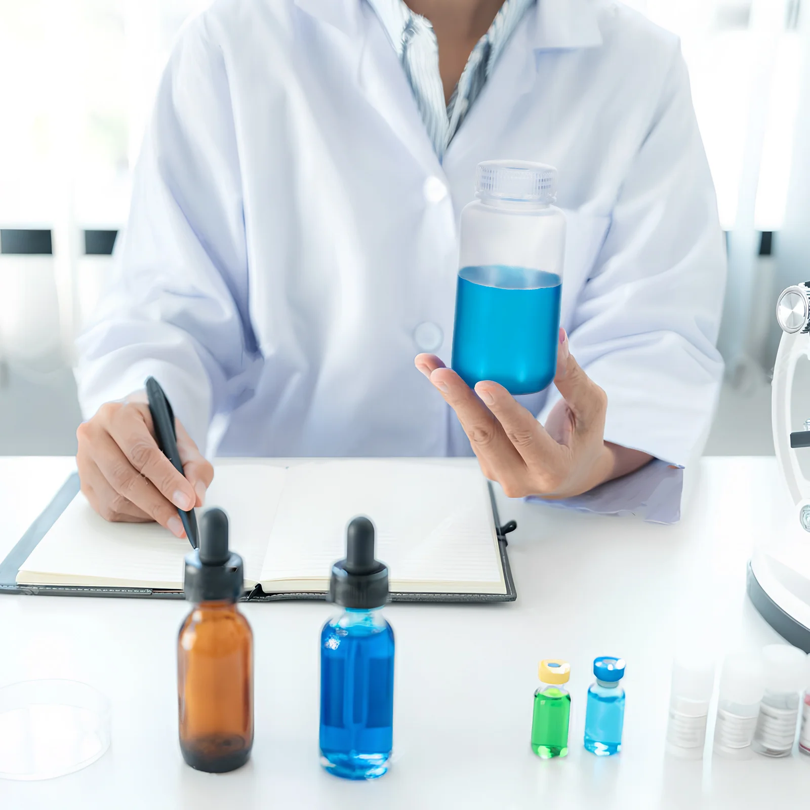 

4Pcs Laboratory Reagent Bottles Clear Plastic Leakproof Screw Caps Portable Chemical Storage Small Transparent Bottles