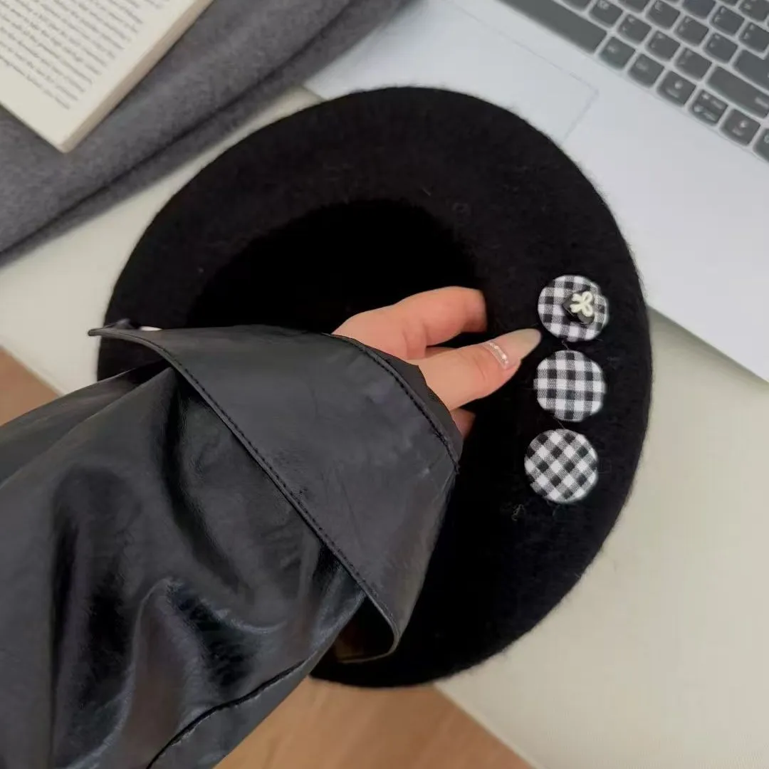 الخريف والشتاء قبعة المرأة أسود أبيض زر قبعة الرسام قبعة عادية خمر 2025 جديد