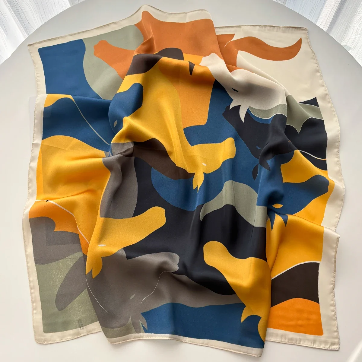 Quadratischer Schal aus Seide, Blumendruck, Halstuch, Bandana, Damenschal, Schals, Wickelkopf, Haarband, Krawatten, 2026, Damen – Detail 3