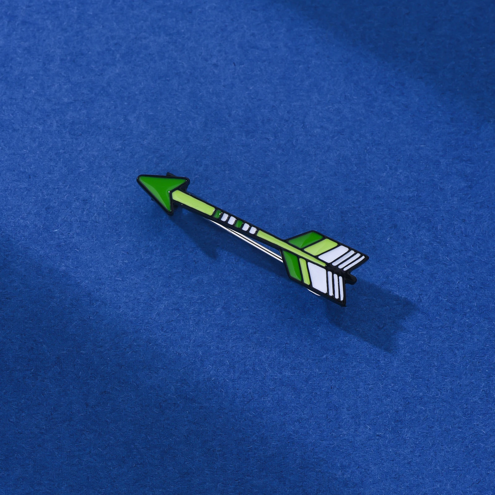 Green Arrow Brooch Pin Gaming Mouse Pointer Style Pin for Gamers Lapel Pin Badge Jewelry Gift Fashion Bag T-shirt Accessories