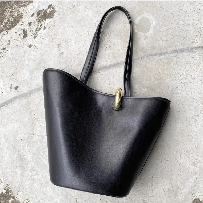 

2025 Niche Asymmetric Women's Bag Simple Casual and Versatile Bucket Catering Basket Slanted Handbag Shoulder Bag