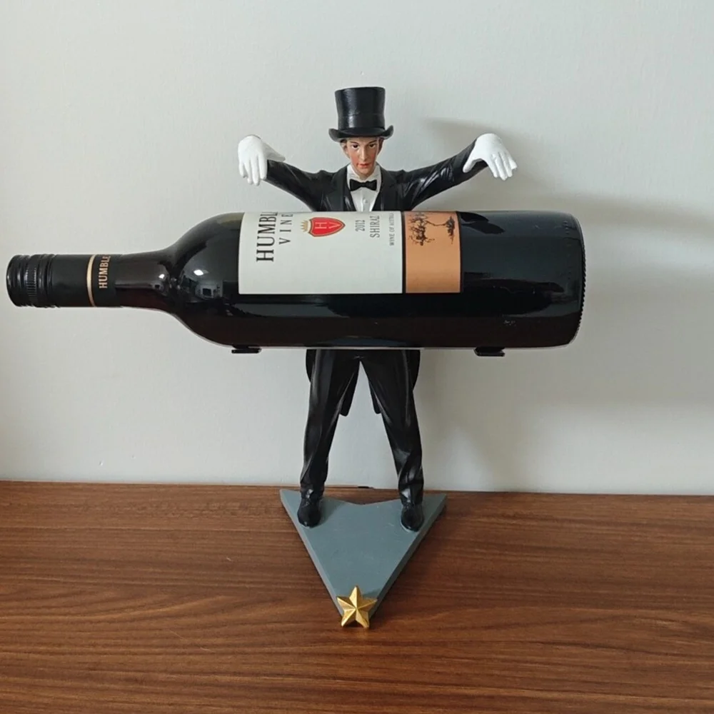 Magician Statue Wine Holder Resin Figurine Countertop Single Wine Bottle Rack Cabinet Living Room Home Bar Counter Decor Objects