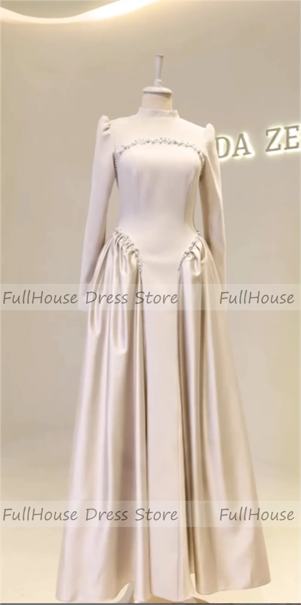 فستان سهرة أنيق مصنوع حسب الطلب برقبة عالية وأكمام طويلة مطوي وغمد ثنيات لؤلؤ مطرز بطول الأرض فستان عربي سعودي