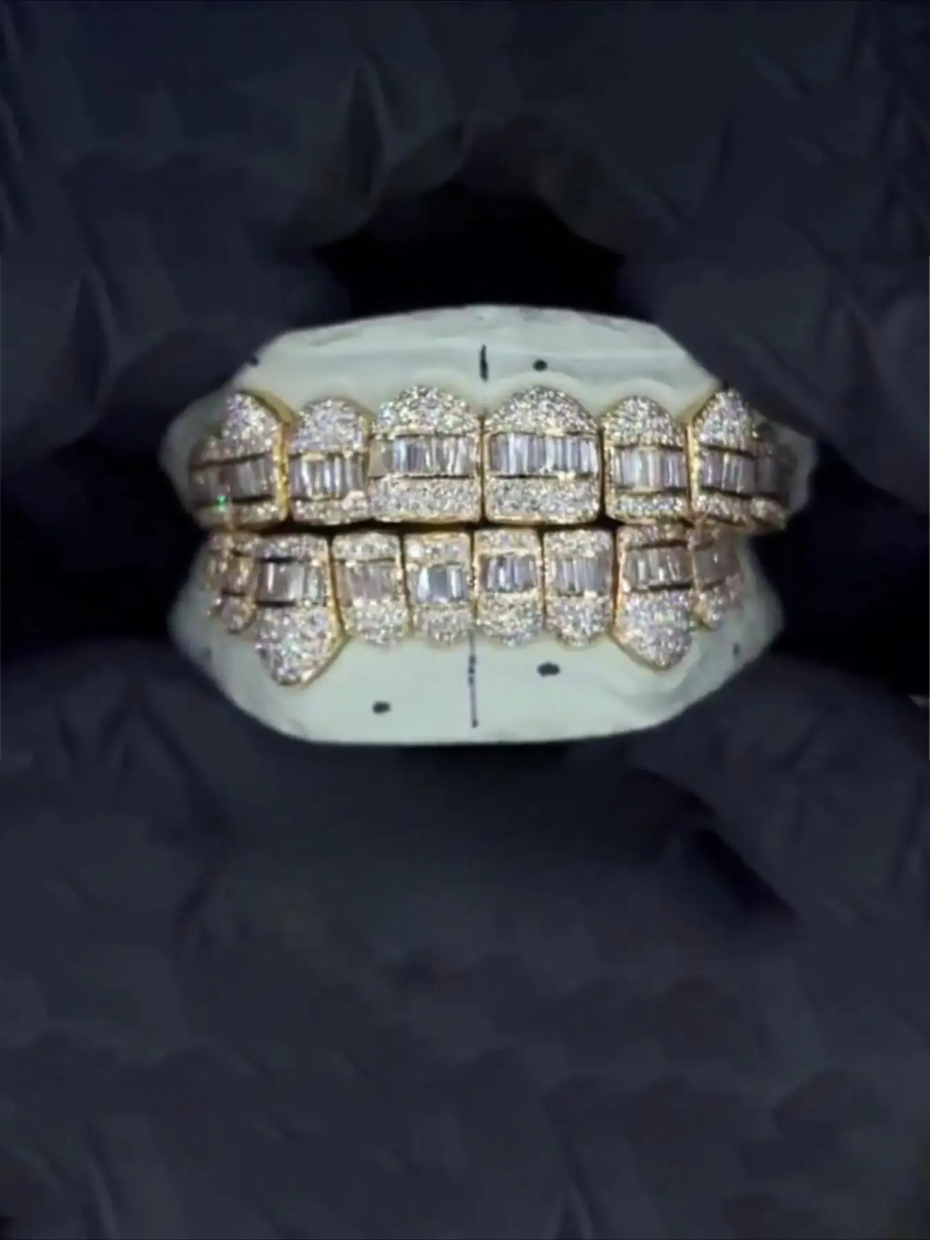 New Handmade Custom Mixed VVS Long Popsicle, Studded with Diamonds, Gold Eight-tooth Rhodium-plated Half-body Ice-feeling Teeth