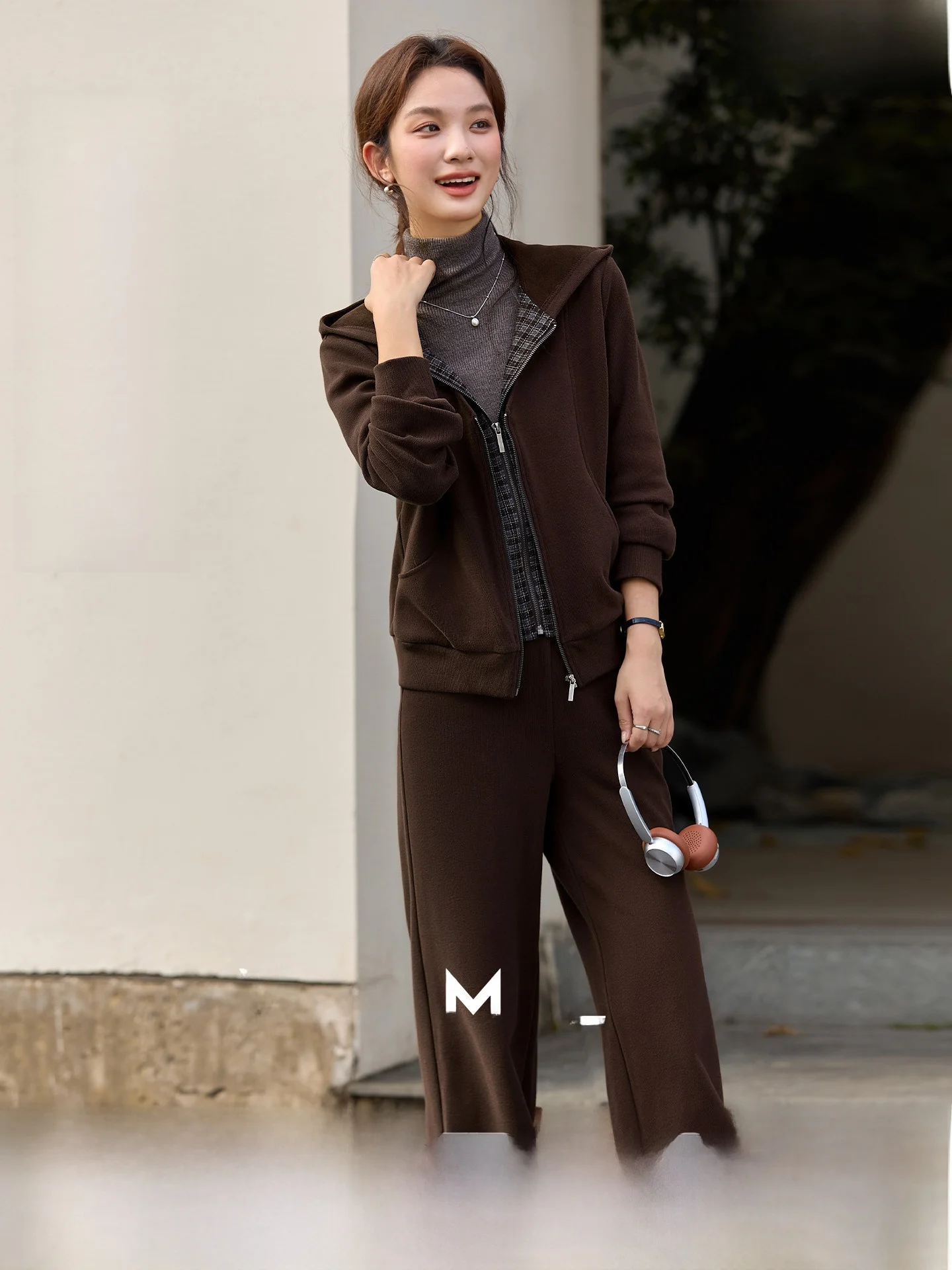 

Повседневный комплект из флисовой куртки с капюшоном и прямых брюк для женщин: зимний модный ансамбль из смесового полиэстера и хлопка