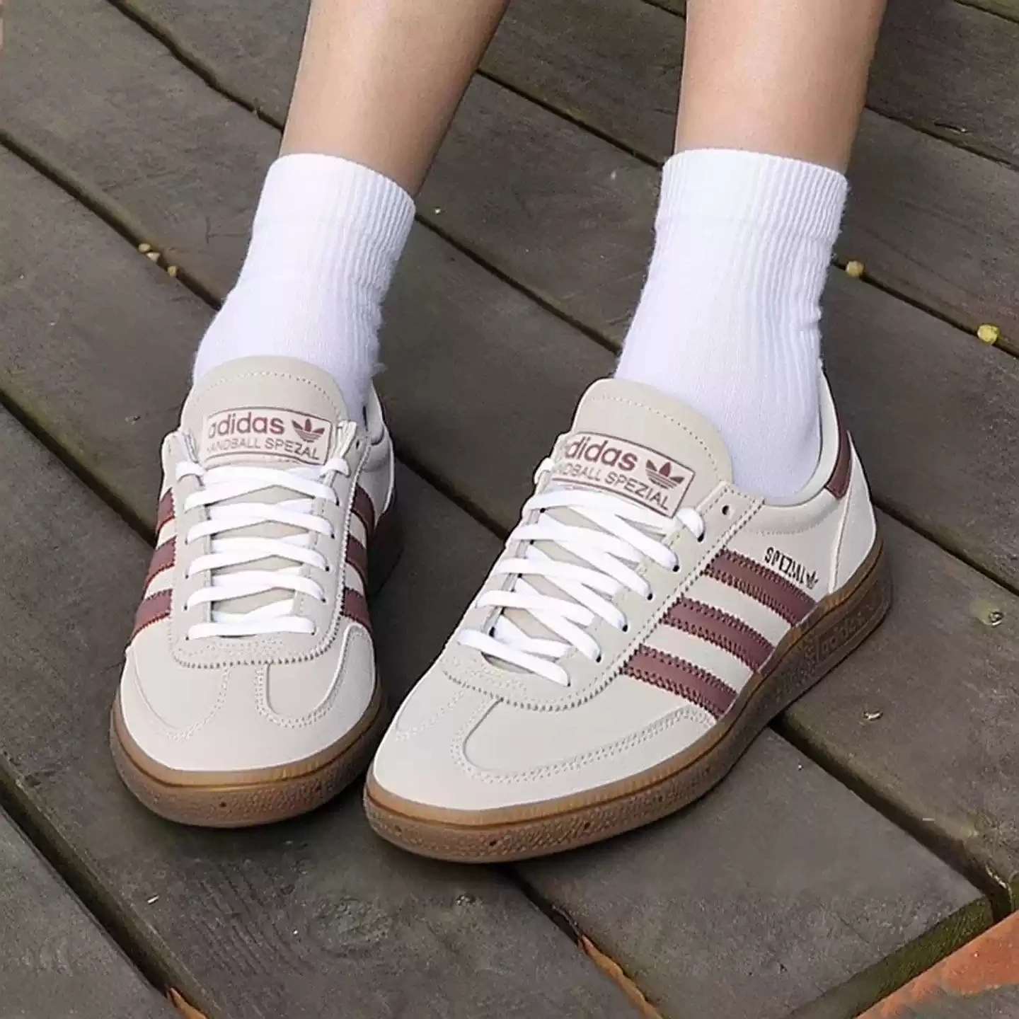 Street Fashion Walk - Adidas IH1510 Dames Retro Casual Sneakers