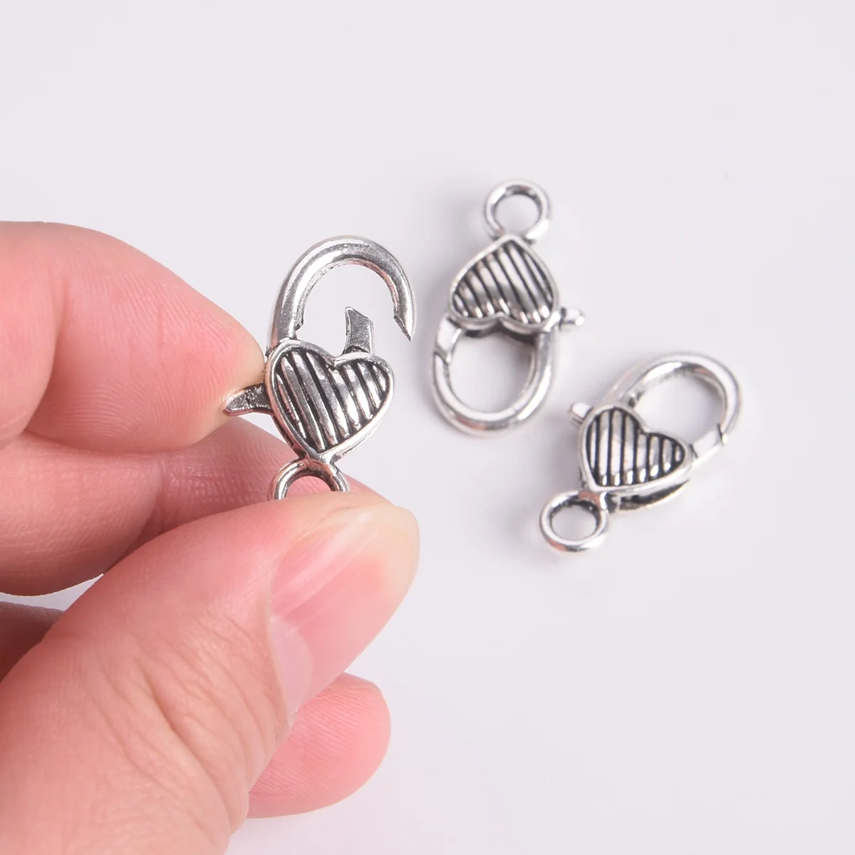 

5pcs 27x14mm Tibetan Silver Color Metal Heart Lobster Clasps Hooks Clips For Jewelry Making DIY Crafts Findings