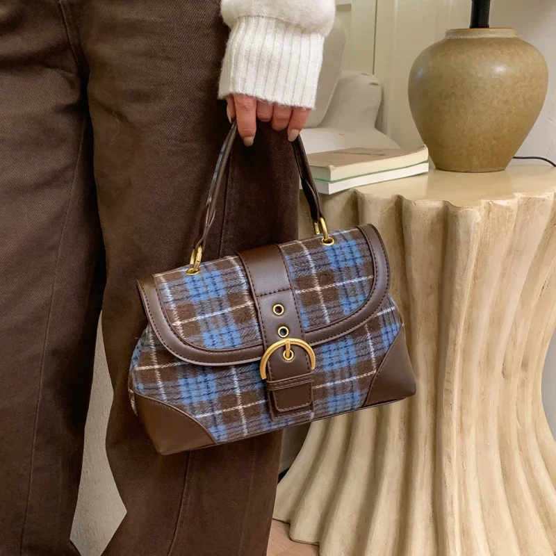 

Elegant Tote Bags For Ladies From Famous Designer, High-Quality Leather And Roomy Design, Perfect For Travel Or Shopping