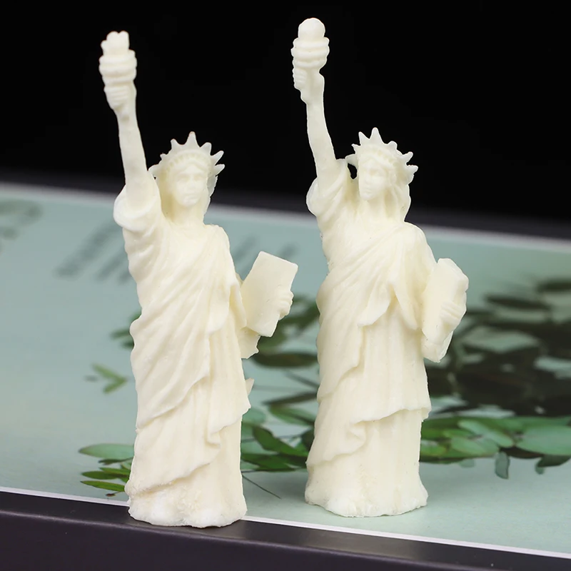 2Pcs 1:12 Dollhouse Miniature Statue Ornament The Statue of Liberty Ornament Goddess Statue Model Furniture Decor Toy