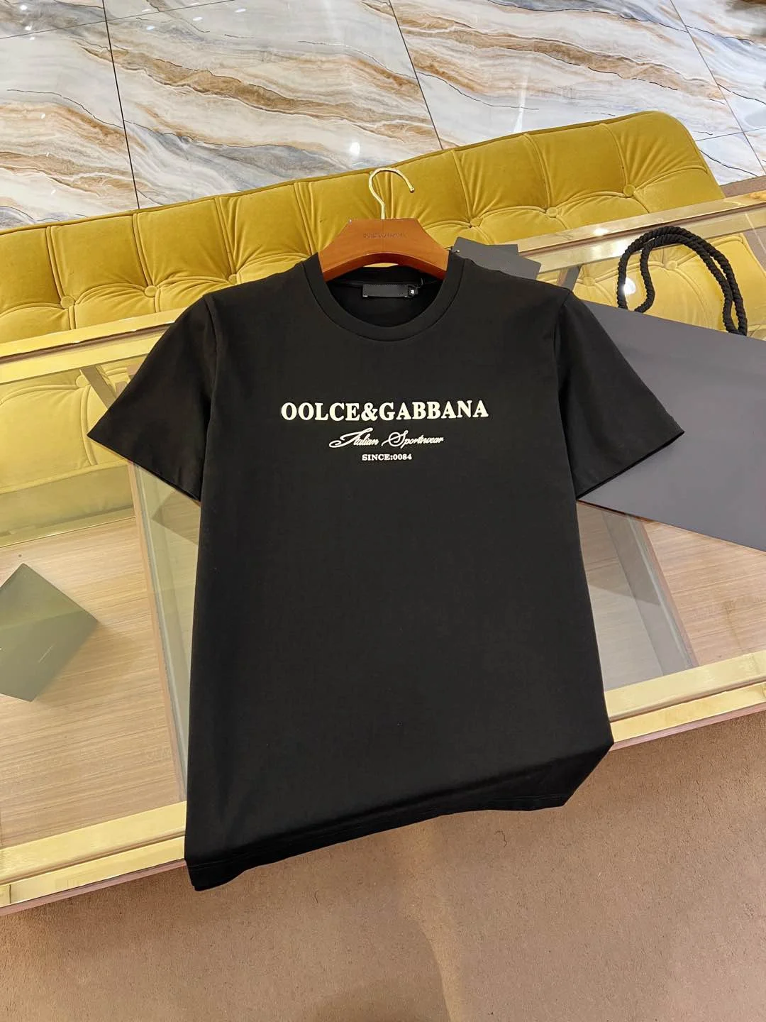 

New 2025 Men's 3D Letter Logo round Ne ort Sve Cotton T-irt Bla White Youth Faion Stand Fit Summer Basic Sle